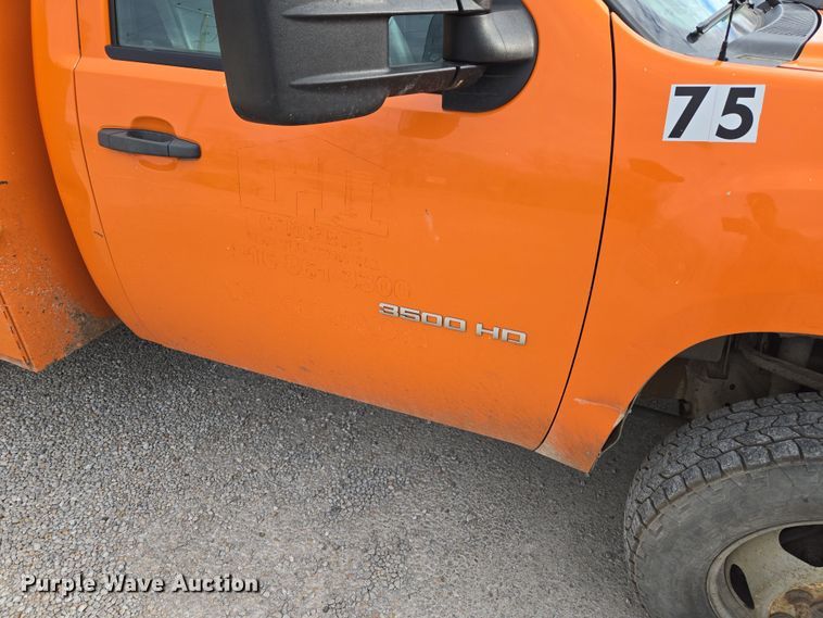 image for item EQ6915 2011 GMC  Sierra 3500HD  utility bed pickup truck