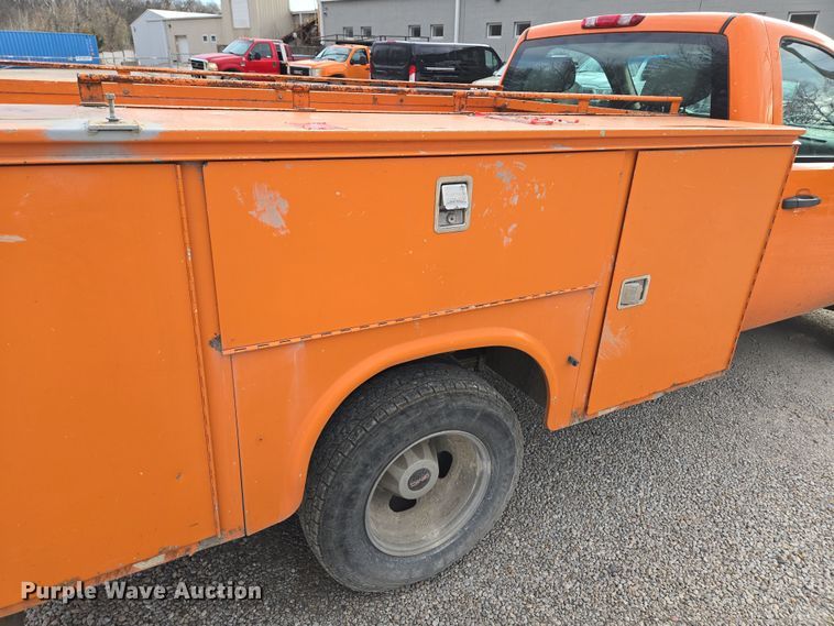 image for item EQ6915 2011 GMC  Sierra 3500HD  utility bed pickup truck