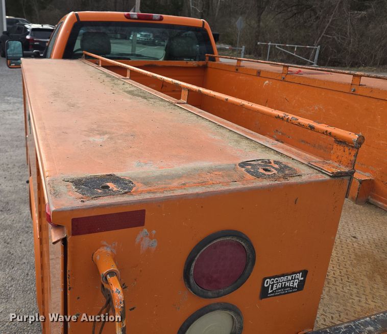 image for item EQ6915 2011 GMC  Sierra 3500HD  utility bed pickup truck