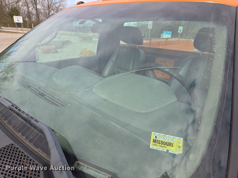 image for item EQ6915 2011 GMC  Sierra 3500HD  utility bed pickup truck