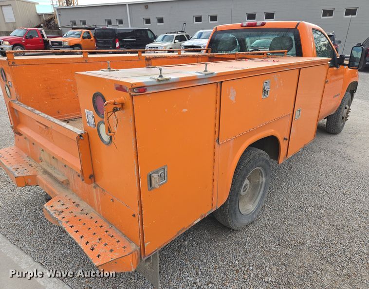 image for item EQ6915 2011 GMC  Sierra 3500HD  utility bed pickup truck