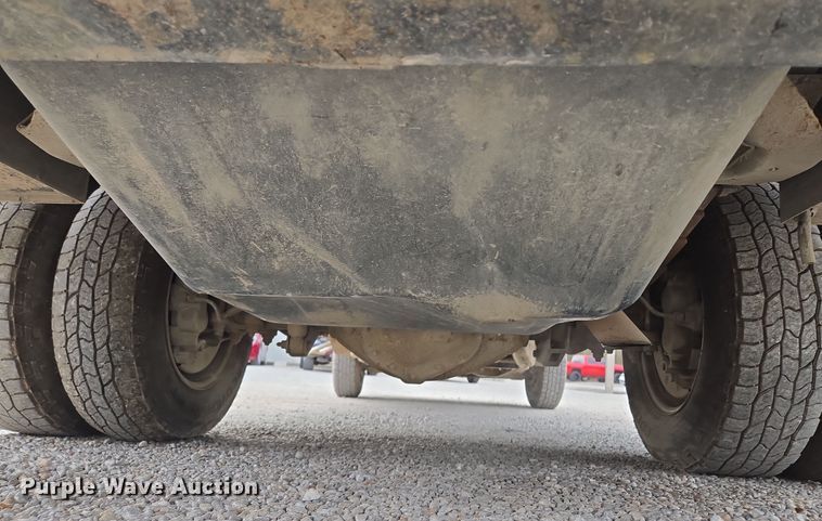 image for item EQ6915 2011 GMC  Sierra 3500HD  utility bed pickup truck