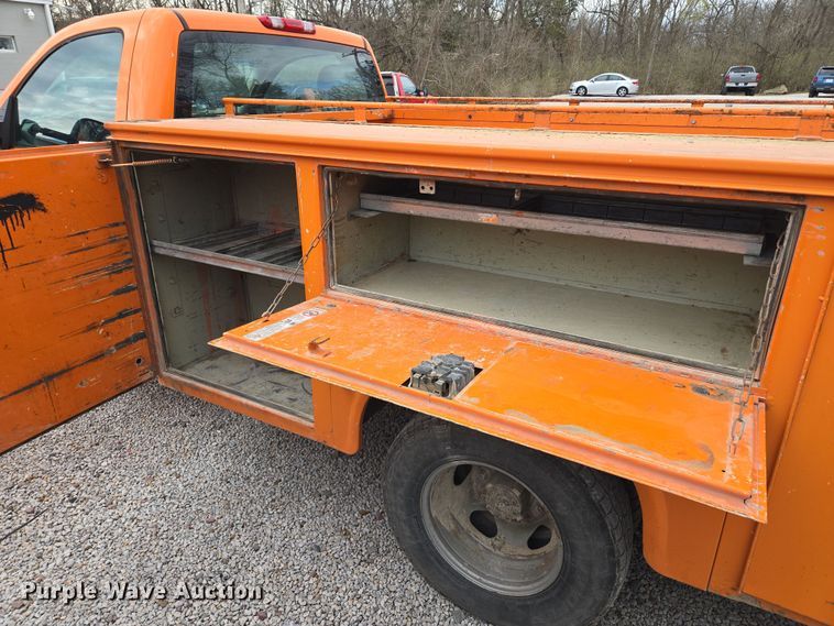 image for item EQ6915 2011 GMC  Sierra 3500HD  utility bed pickup truck