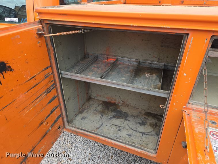 image for item EQ6915 2011 GMC  Sierra 3500HD  utility bed pickup truck