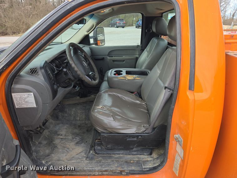 image for item EQ6915 2011 GMC  Sierra 3500HD  utility bed pickup truck