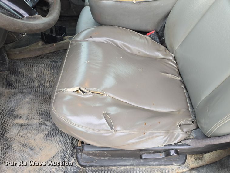 image for item EQ6915 2011 GMC  Sierra 3500HD  utility bed pickup truck