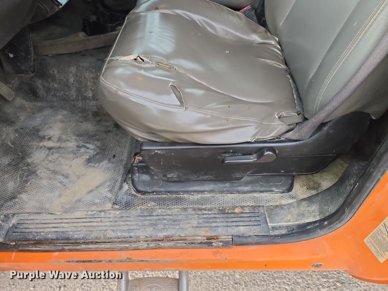 image for item EQ6915 2011 GMC  Sierra 3500HD  utility bed pickup truck