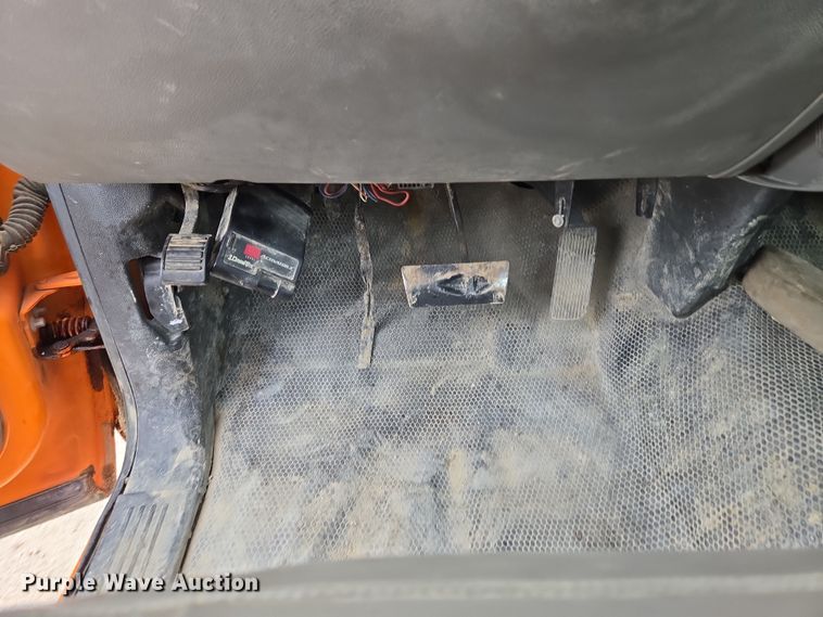 image for item EQ6915 2011 GMC  Sierra 3500HD  utility bed pickup truck