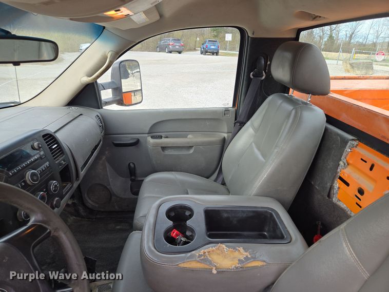 image for item EQ6915 2011 GMC  Sierra 3500HD  utility bed pickup truck