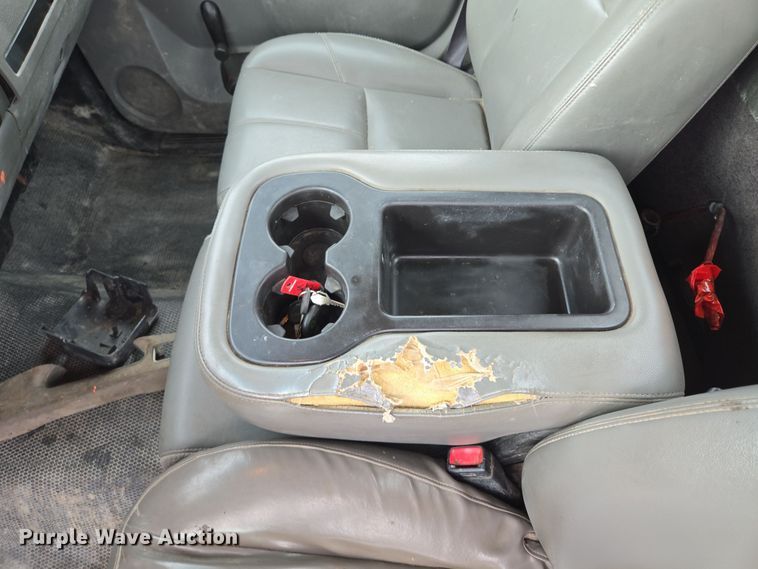 image for item EQ6915 2011 GMC  Sierra 3500HD  utility bed pickup truck