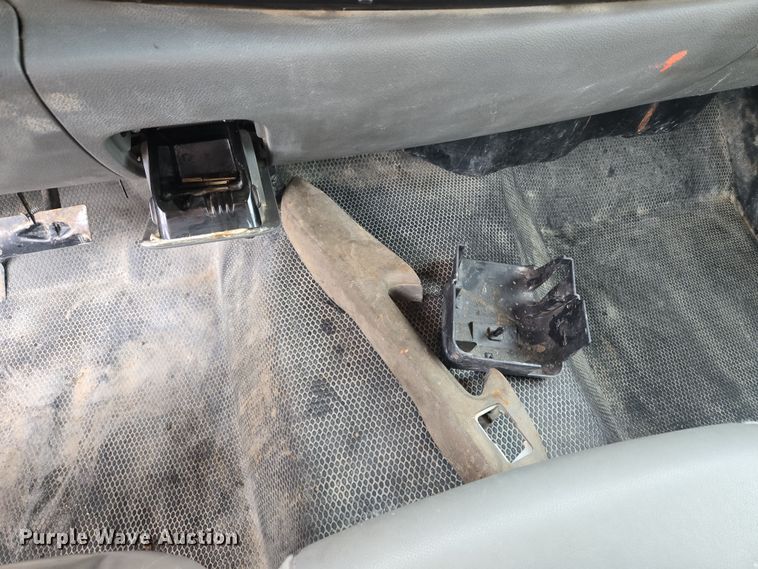 image for item EQ6915 2011 GMC  Sierra 3500HD  utility bed pickup truck