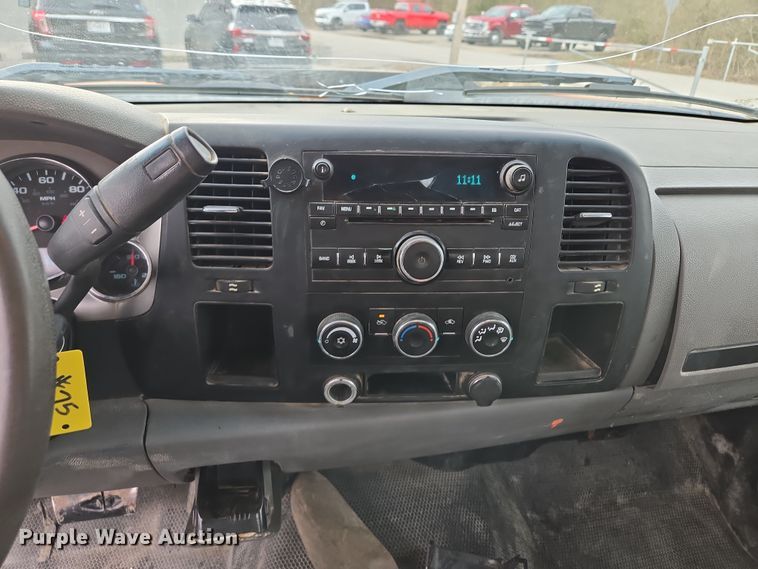 image for item EQ6915 2011 GMC  Sierra 3500HD  utility bed pickup truck