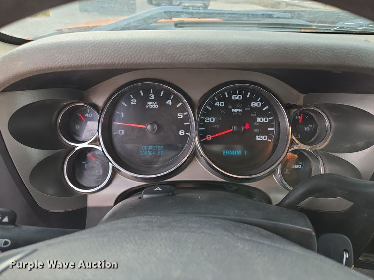 image for item EQ6915 2011 GMC  Sierra 3500HD  utility bed pickup truck