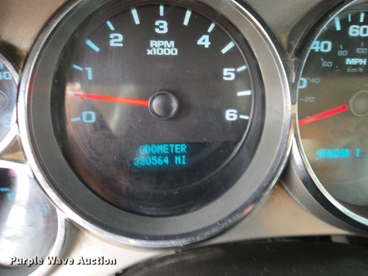 image for item EQ6915 2011 GMC  Sierra 3500HD  utility bed pickup truck