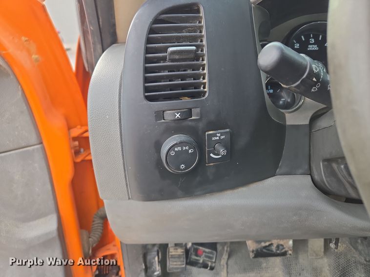 image for item EQ6915 2011 GMC  Sierra 3500HD  utility bed pickup truck