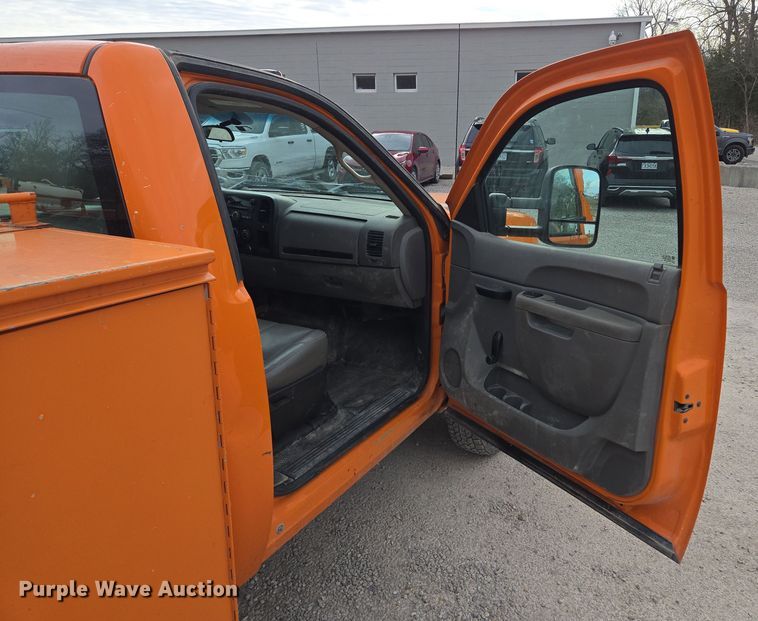 image for item EQ6915 2011 GMC  Sierra 3500HD  utility bed pickup truck