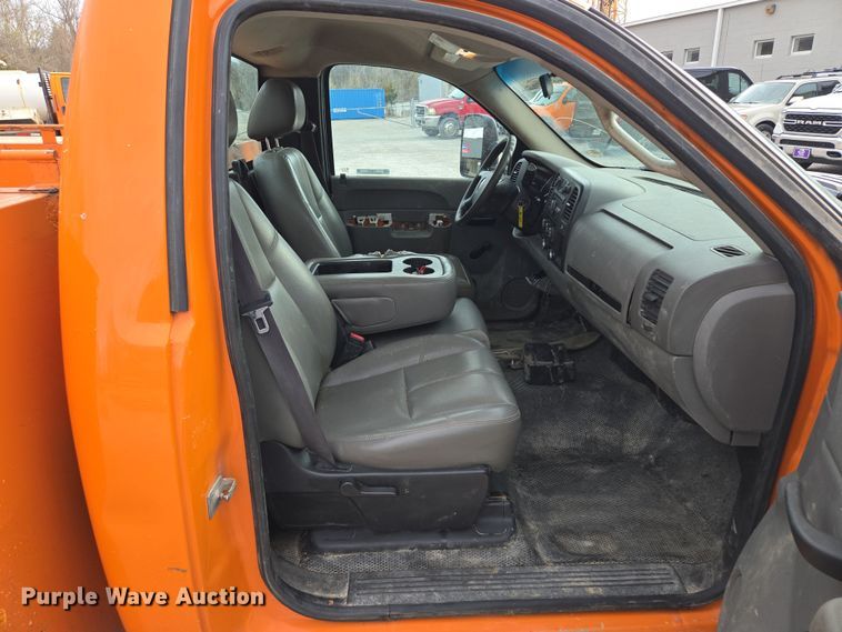 image for item EQ6915 2011 GMC  Sierra 3500HD  utility bed pickup truck