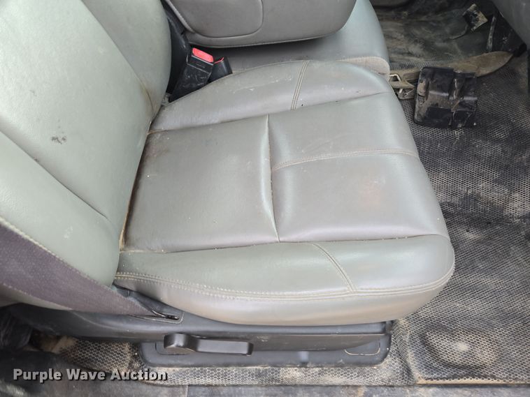 image for item EQ6915 2011 GMC  Sierra 3500HD  utility bed pickup truck