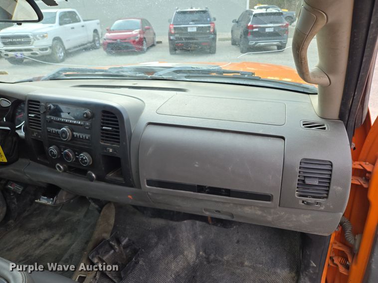 image for item EQ6915 2011 GMC  Sierra 3500HD  utility bed pickup truck