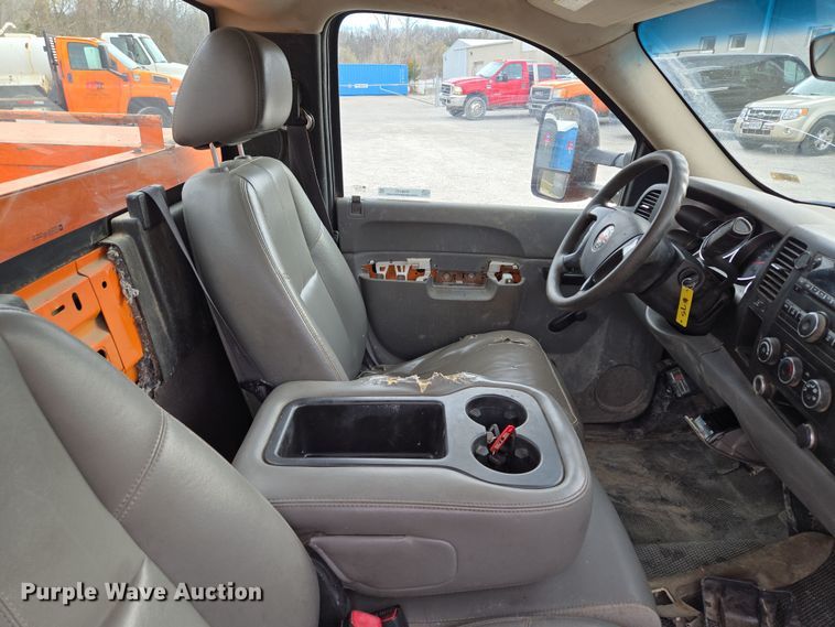 image for item EQ6915 2011 GMC  Sierra 3500HD  utility bed pickup truck