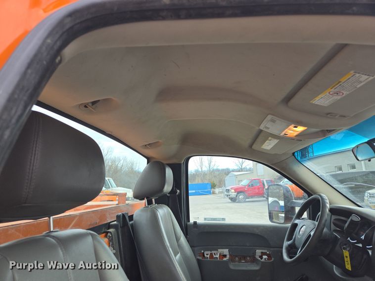 image for item EQ6915 2011 GMC  Sierra 3500HD  utility bed pickup truck