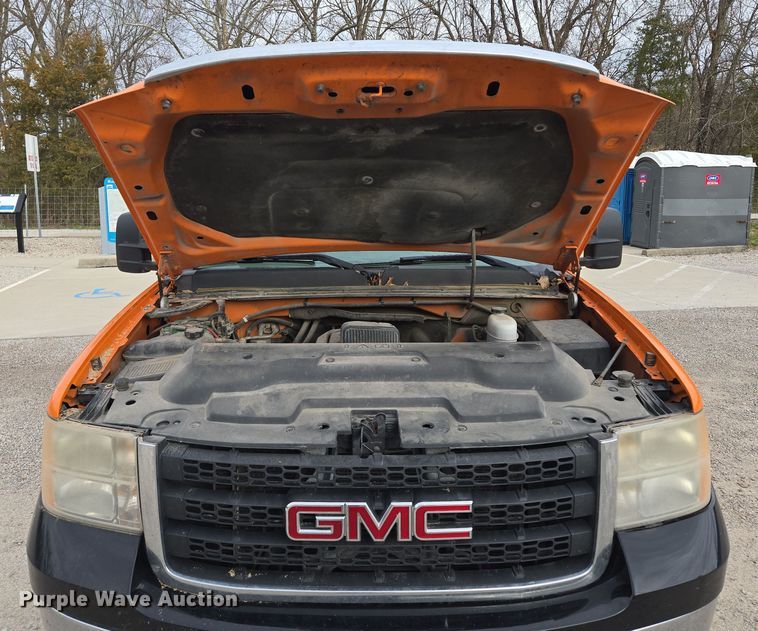 image for item EQ6915 2011 GMC  Sierra 3500HD  utility bed pickup truck