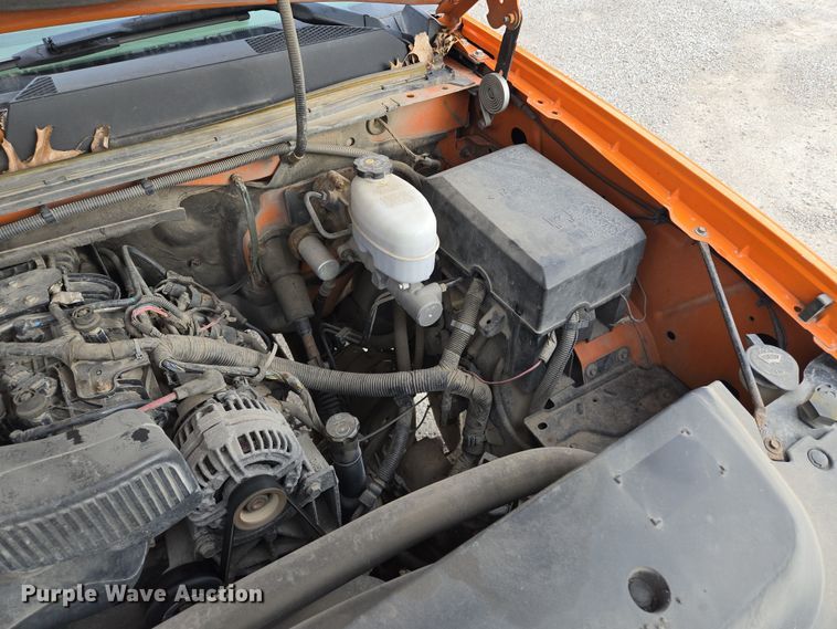 image for item EQ6915 2011 GMC  Sierra 3500HD  utility bed pickup truck