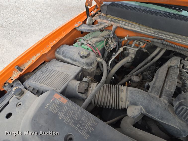 image for item EQ6915 2011 GMC  Sierra 3500HD  utility bed pickup truck