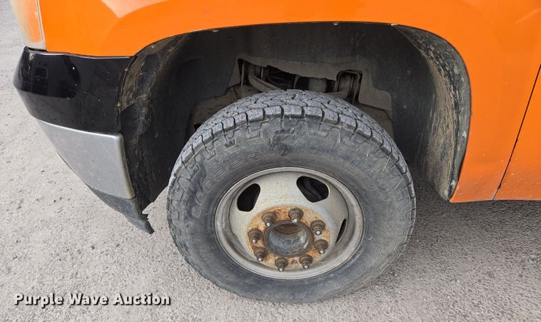 image for item EQ6915 2011 GMC  Sierra 3500HD  utility bed pickup truck