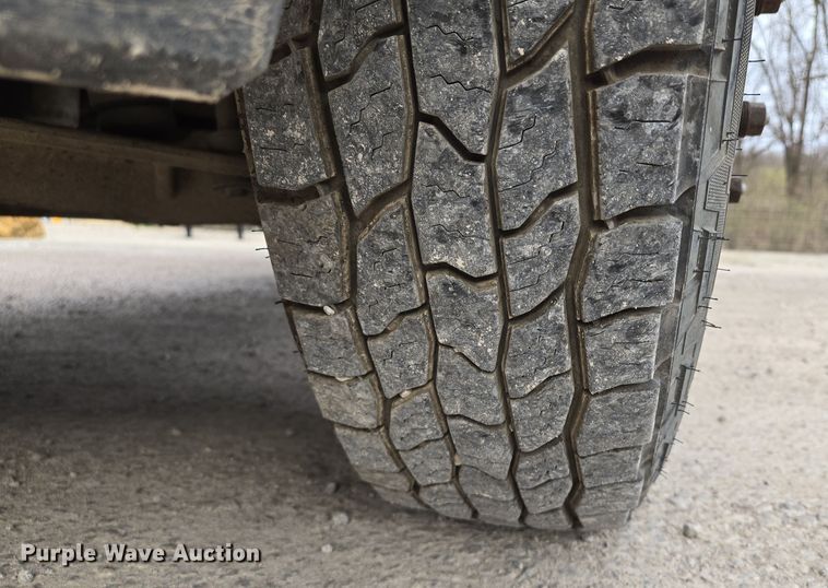 image for item EQ6915 2011 GMC  Sierra 3500HD  utility bed pickup truck