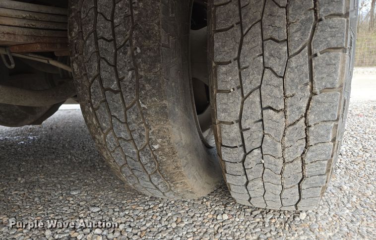 image for item EQ6915 2011 GMC  Sierra 3500HD  utility bed pickup truck