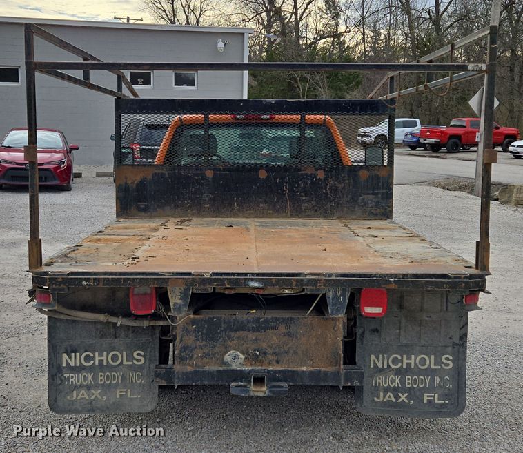 image for item EQ6916 2011 GMC  Sierra 3500HD  flatbed pickup truck