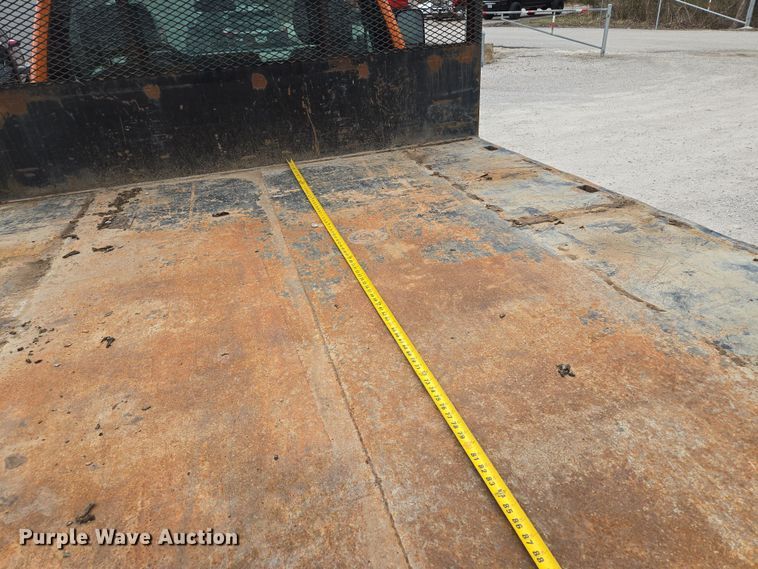 image for item EQ6916 2011 GMC  Sierra 3500HD  flatbed pickup truck