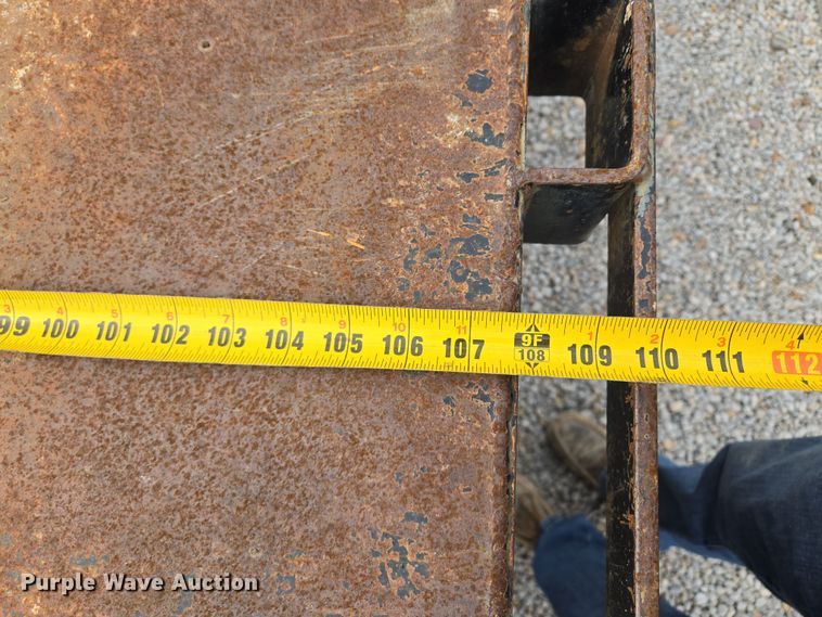 image for item EQ6916 2011 GMC  Sierra 3500HD  flatbed pickup truck