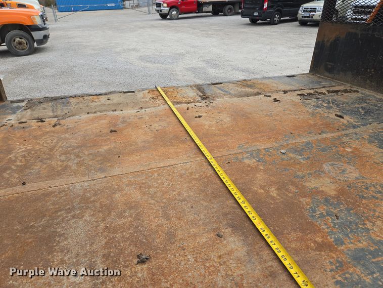 image for item EQ6916 2011 GMC  Sierra 3500HD  flatbed pickup truck