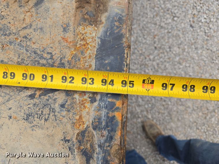 image for item EQ6916 2011 GMC  Sierra 3500HD  flatbed pickup truck