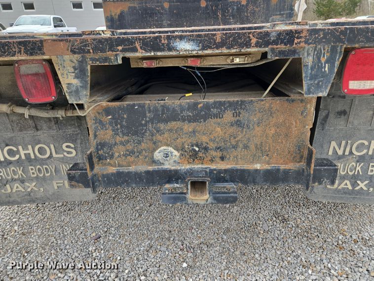 image for item EQ6916 2011 GMC  Sierra 3500HD  flatbed pickup truck