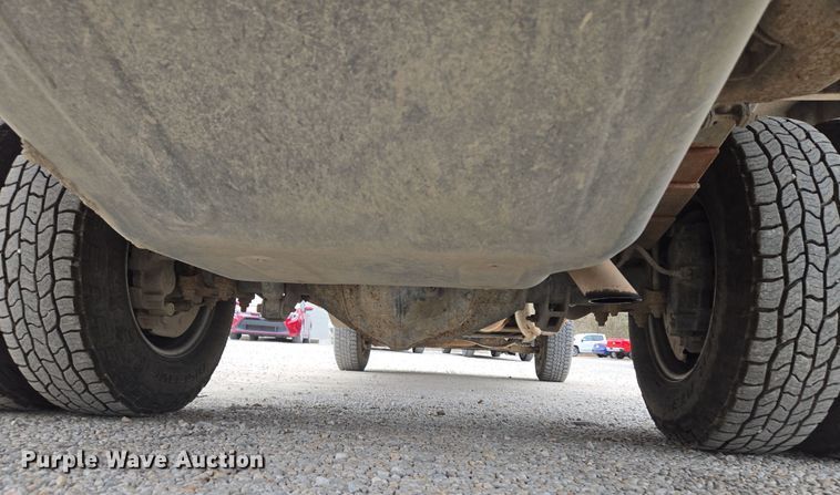 image for item EQ6916 2011 GMC  Sierra 3500HD  flatbed pickup truck