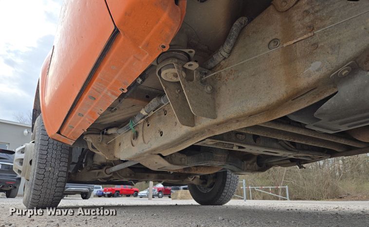 image for item EQ6916 2011 GMC  Sierra 3500HD  flatbed pickup truck