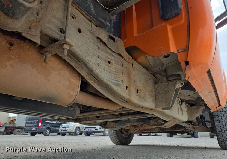 image for item EQ6916 2011 GMC  Sierra 3500HD  flatbed pickup truck