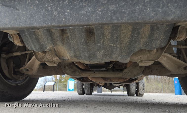 image for item EQ6916 2011 GMC  Sierra 3500HD  flatbed pickup truck