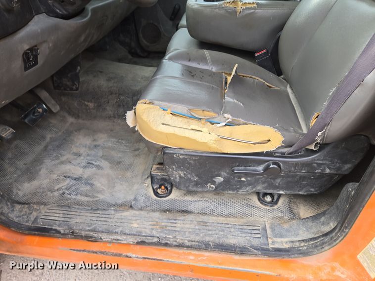 image for item EQ6916 2011 GMC  Sierra 3500HD  flatbed pickup truck