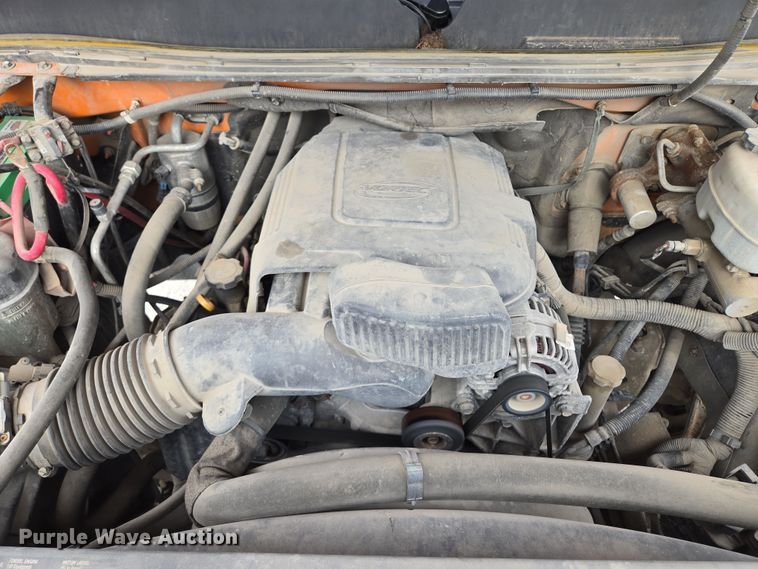 image for item EQ6916 2011 GMC  Sierra 3500HD  flatbed pickup truck