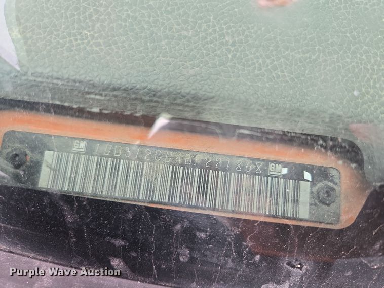 image for item EQ6916 2011 GMC  Sierra 3500HD  flatbed pickup truck