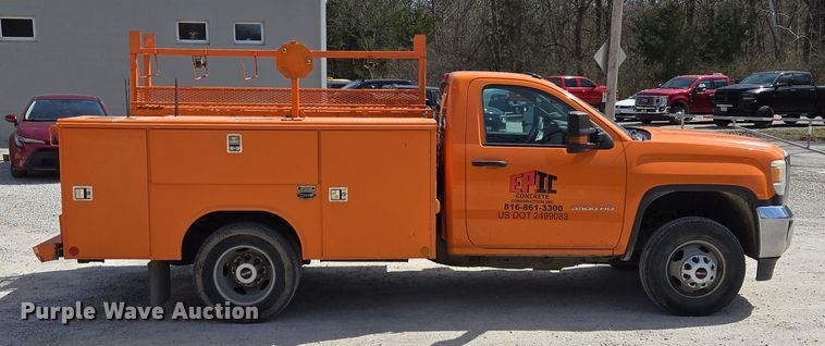 image for item EQ6917 2016 GMC Sierra 3500HD  utility bed pickup truck