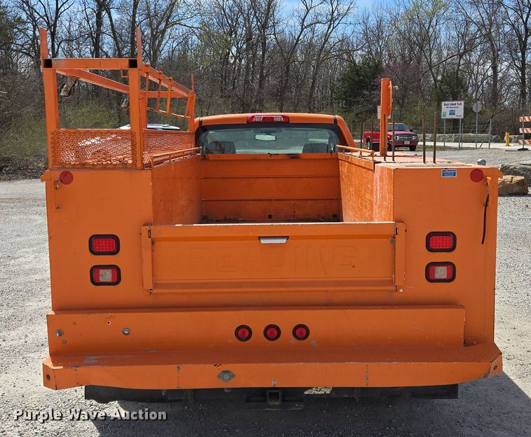 image for item EQ6917 2016 GMC Sierra 3500HD  utility bed pickup truck