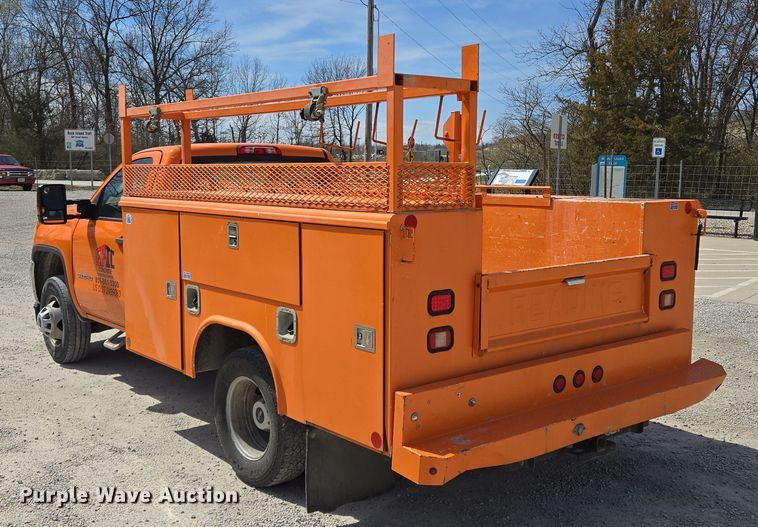 image for item EQ6917 2016 GMC Sierra 3500HD  utility bed pickup truck