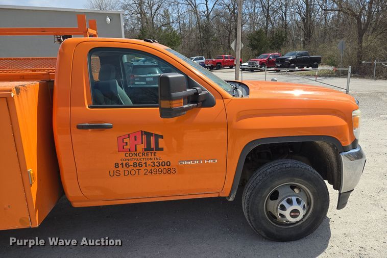 image for item EQ6917 2016 GMC Sierra 3500HD  utility bed pickup truck