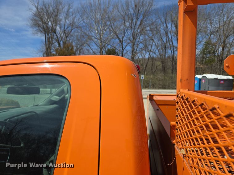 image for item EQ6917 2016 GMC Sierra 3500HD  utility bed pickup truck