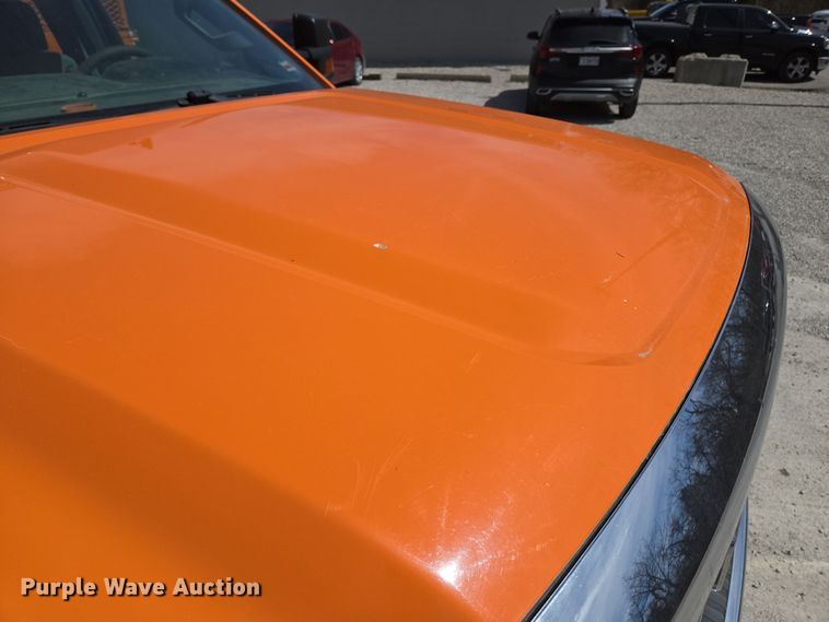 image for item EQ6917 2016 GMC Sierra 3500HD  utility bed pickup truck